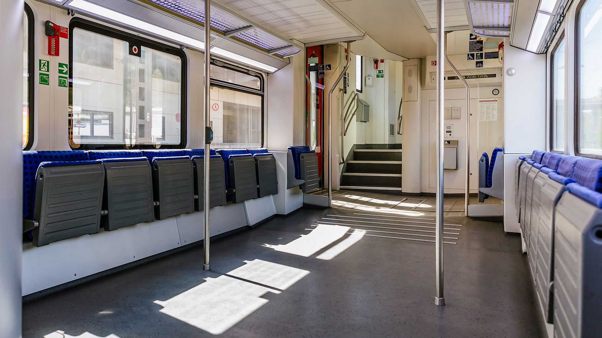 Leeres Fahrradabteil in einem RSX-Zug. 